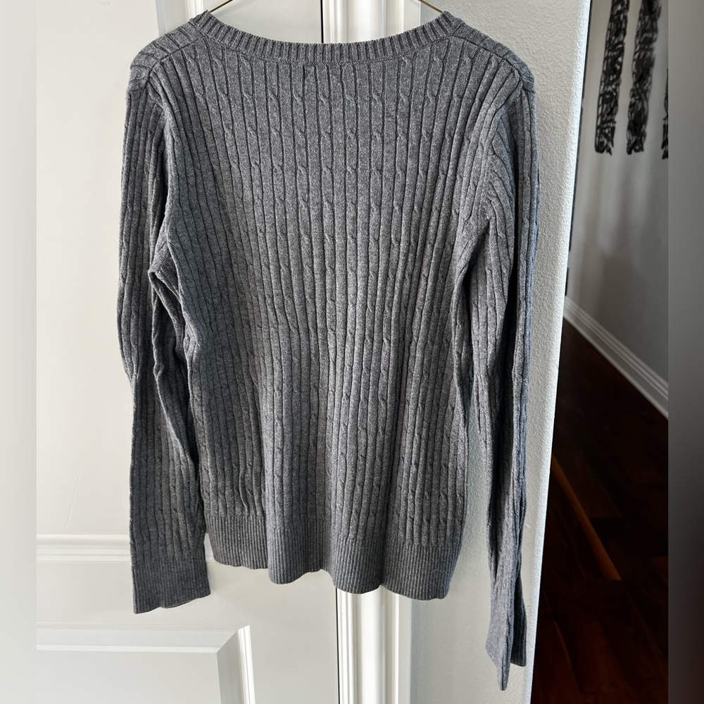 CLEARANCE Women’s Large Gray V-Neck Knit Sweater - Picture 4 of 8